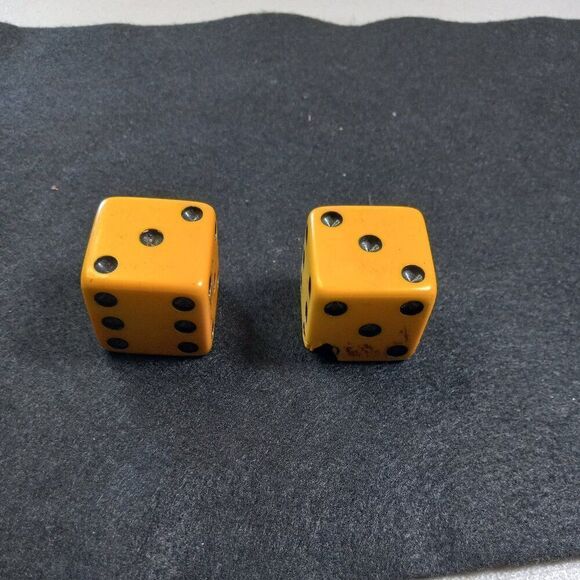 Bakelite-Amber Art Deco Dice (Damaged) Lg Dice Cottagcore - Picture 1 of 6